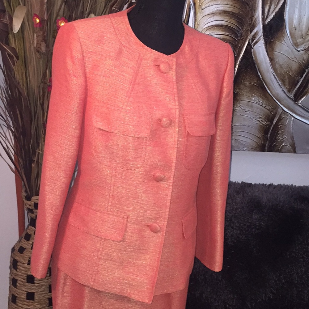 🧡 coral n gold skirt suit😍